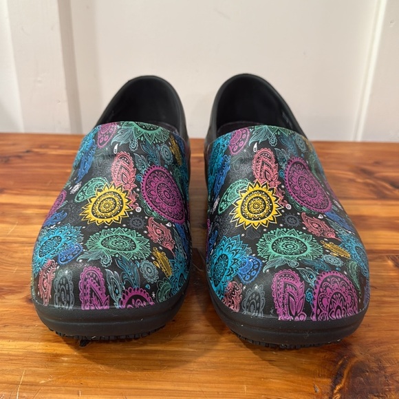 CROCS Neria Pro II Graphic Print Slip-On Work Nurse Clog - Picture 4 of 7
